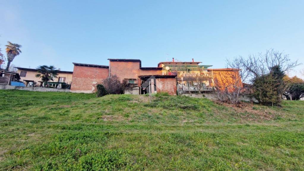 casa indipendente in vendita a Cinzano