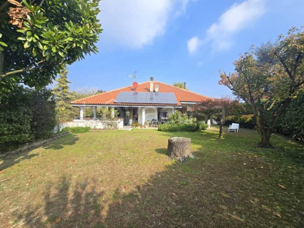 casa indipendente in vendita a Cinzano