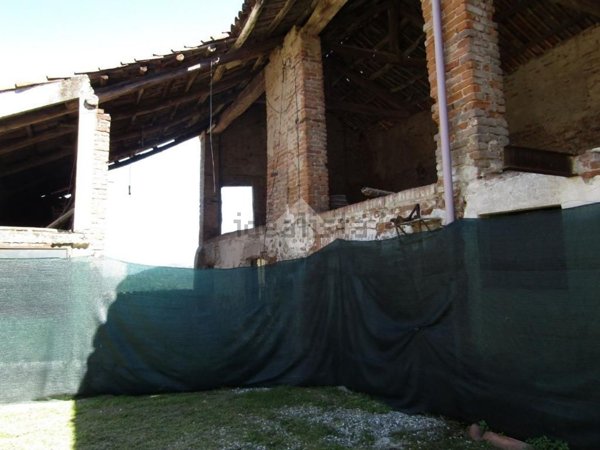 casale in vendita a Cinzano