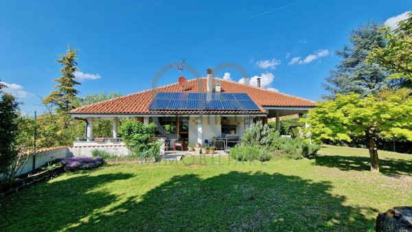 casa indipendente in vendita a Cinzano