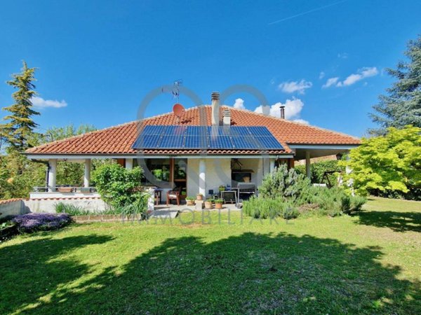 casa indipendente in vendita a Cinzano