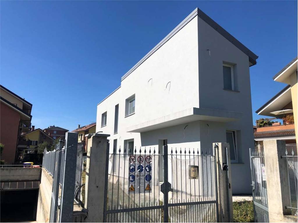 casa indipendente in vendita a Ciriè
