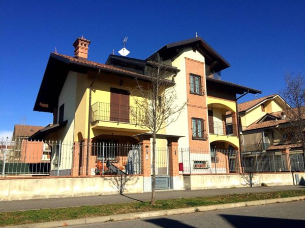 casa indipendente in vendita a Ciriè