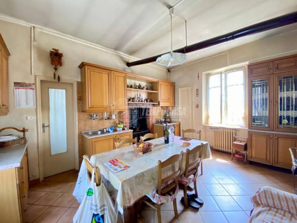 casa indipendente in vendita a Ciriè in zona Devesi