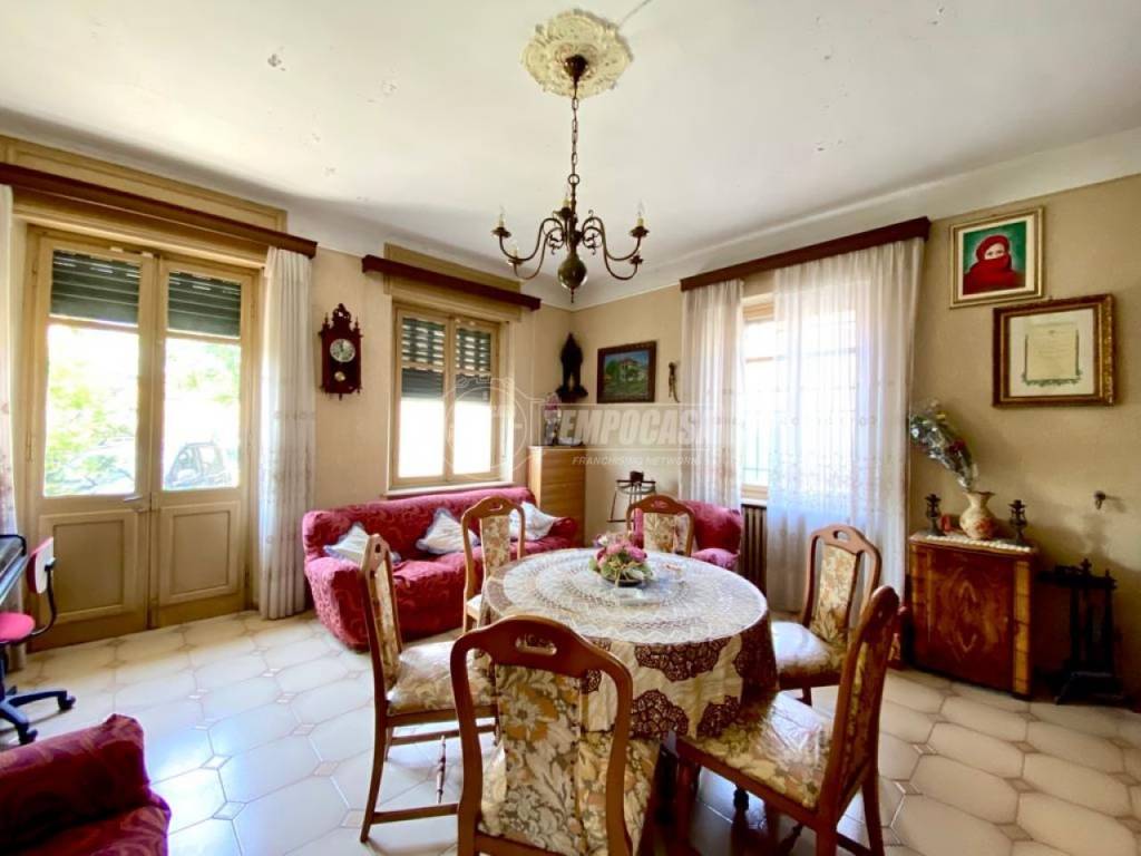 casa indipendente in vendita a Ciriè in zona Devesi