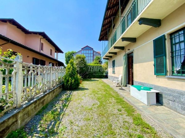 casa indipendente in vendita a Ciriè in zona Devesi