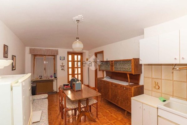 casa indipendente in vendita a Ciriè in zona Devesi