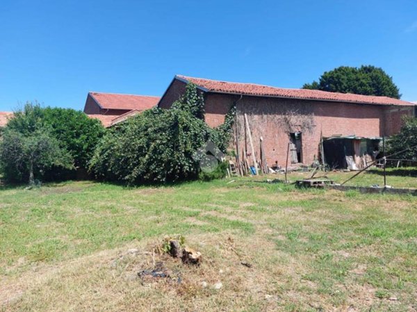 casa indipendente in vendita a Ciriè in zona Devesi
