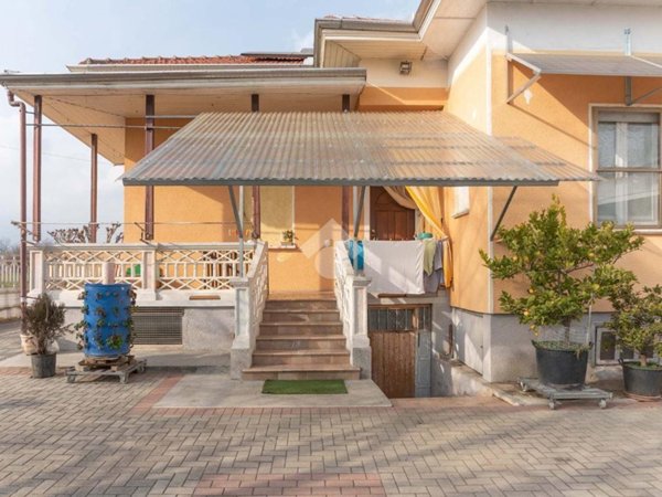 casa indipendente in vendita a Ciriè in zona Devesi