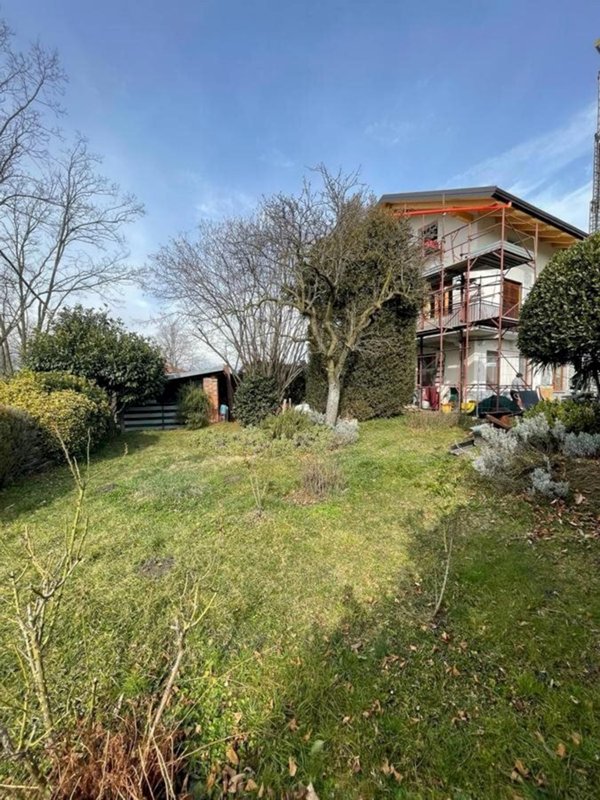 casa indipendente in vendita a Ciriè in zona Devesi