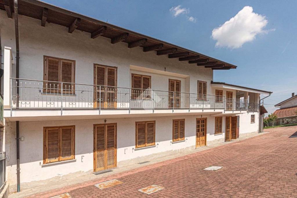 casa indipendente in vendita a Ciriè in zona Devesi