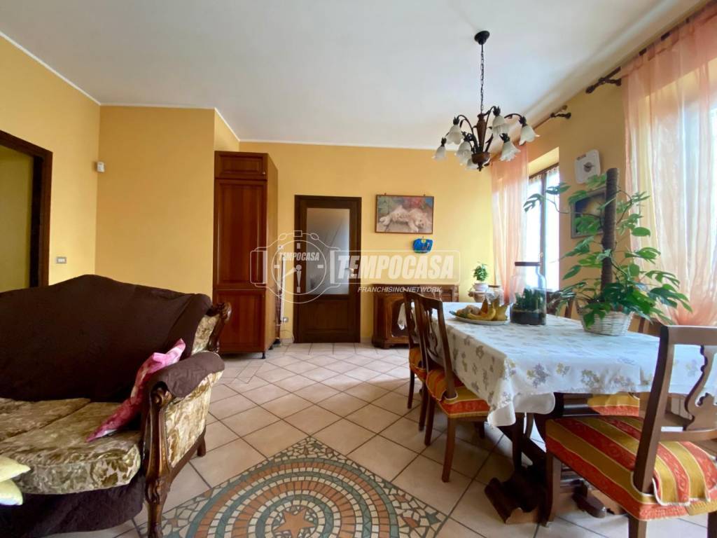 appartamento in vendita a Ciriè in zona Devesi