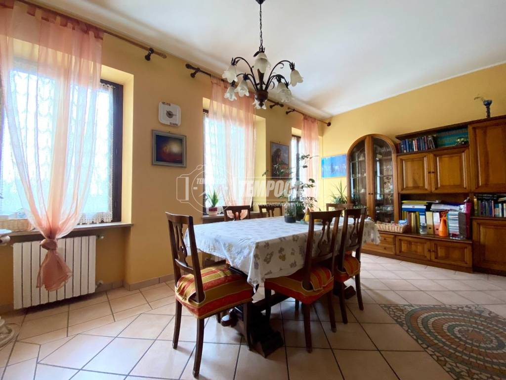 appartamento in vendita a Ciriè in zona Devesi