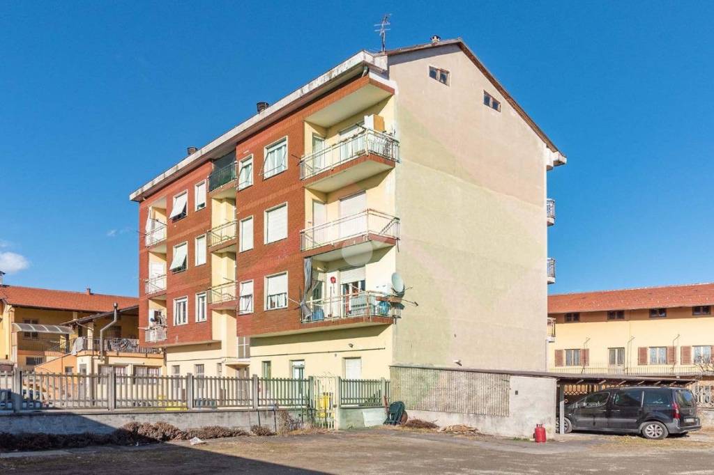 appartamento in vendita a Ciriè in zona Devesi