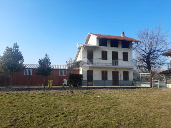 casa indipendente in vendita a Ciriè in zona Devesi