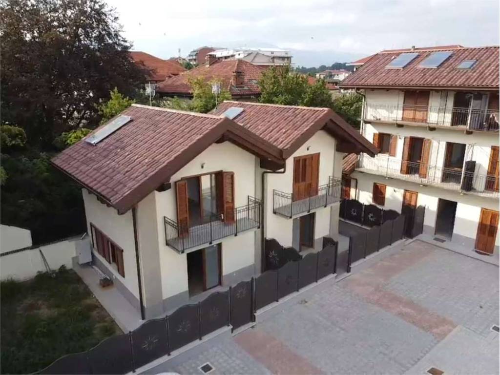 casa indipendente in vendita a Ciriè