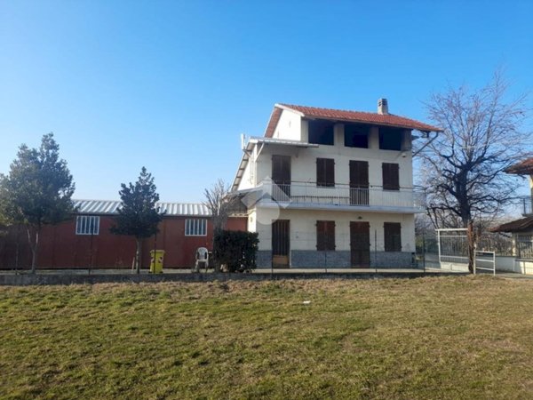 casa indipendente in vendita a Ciriè in zona Devesi