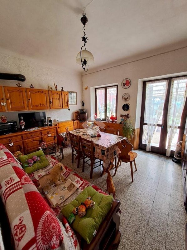 casa indipendente in vendita a Ciriè in zona Devesi