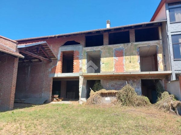 casa indipendente in vendita a Ciriè in zona Devesi