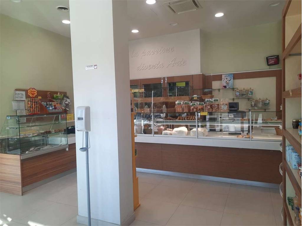 negozio in vendita a Ciriè