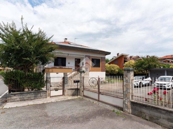 casa indipendente in vendita a Ciriè