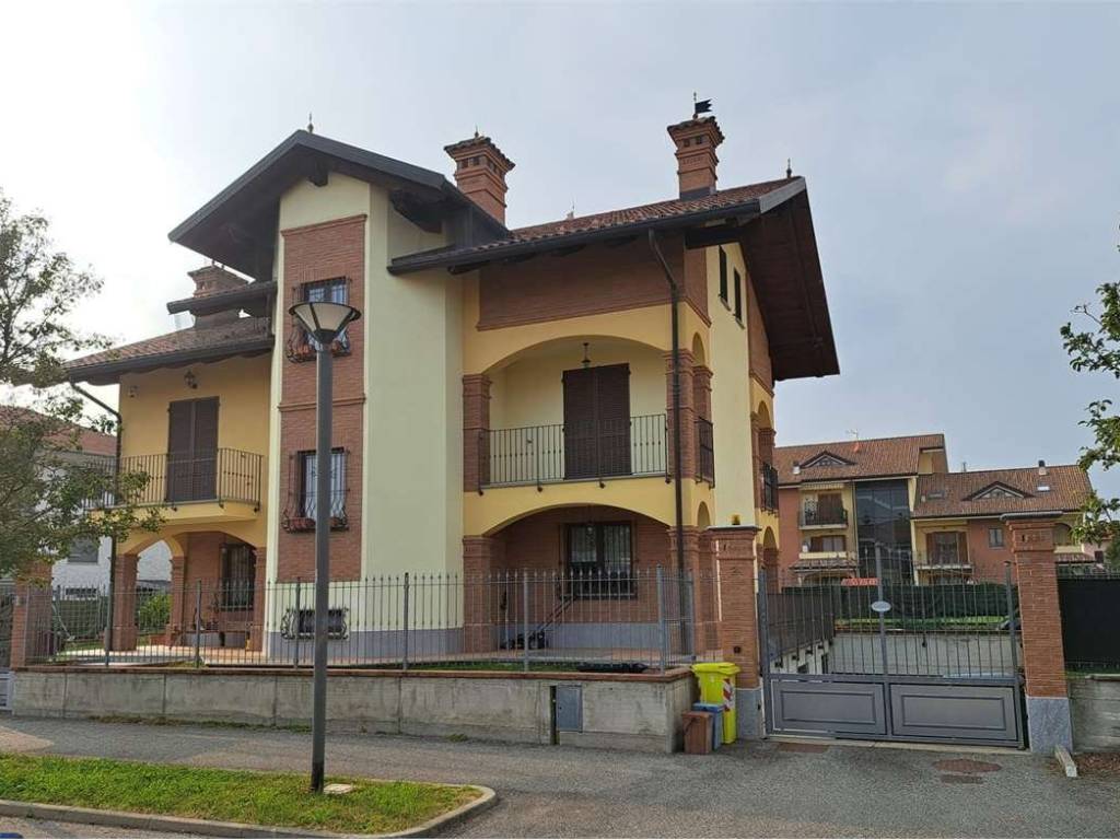 casa indipendente in vendita a Ciriè
