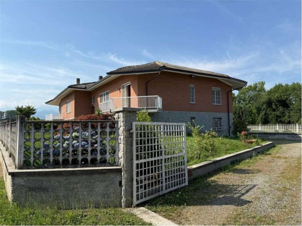casa indipendente in vendita a Ciriè in zona Devesi