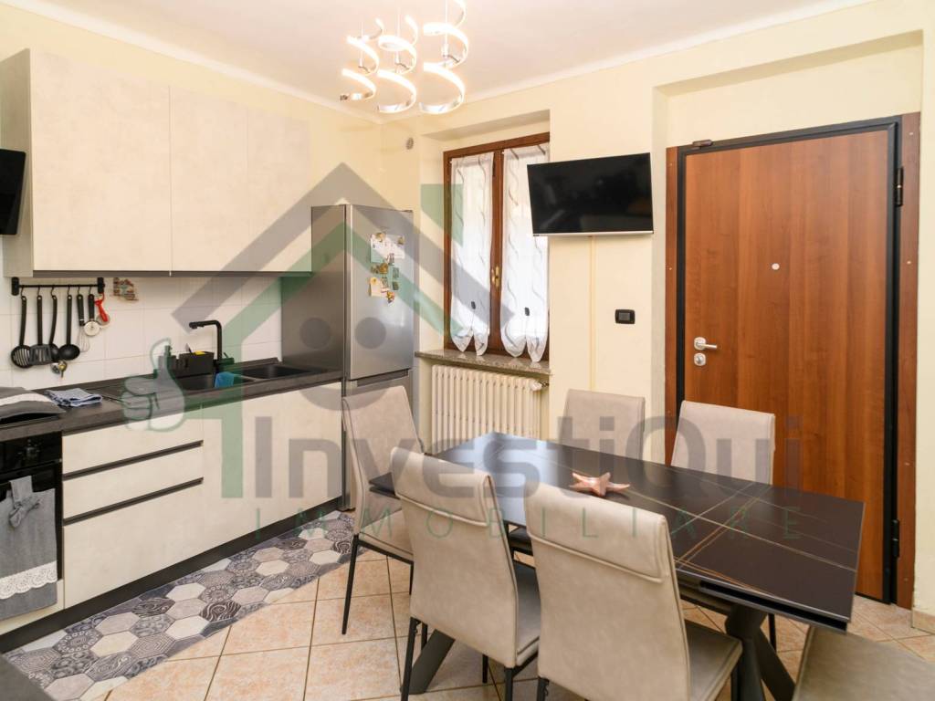 casa indipendente in vendita a Ciriè in zona Devesi