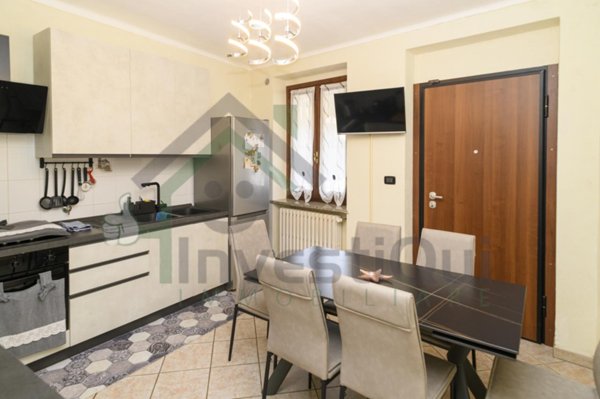 casa indipendente in vendita a Ciriè in zona Devesi