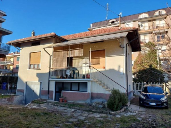 casa indipendente in vendita a Ciriè