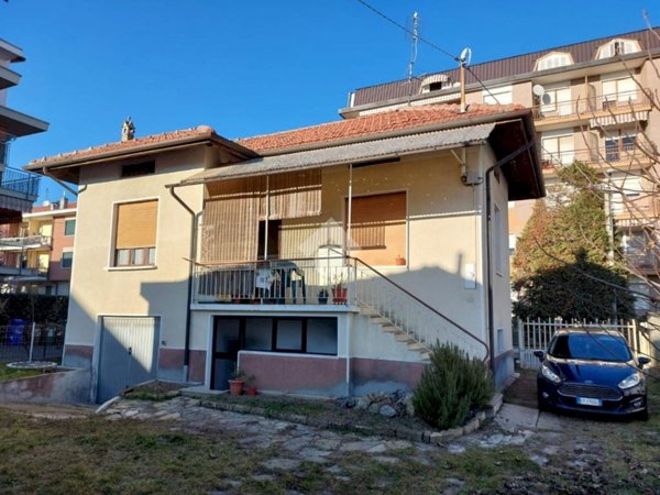 casa indipendente in vendita a Ciriè