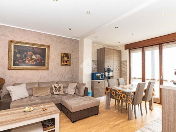 casa indipendente in vendita a Ciriè in zona Devesi