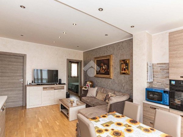 casa indipendente in vendita a Ciriè in zona Devesi