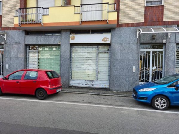 negozio in vendita a Ciriè