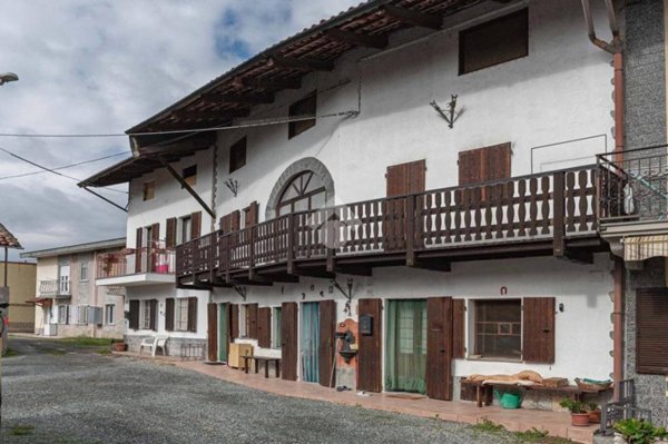 casa indipendente in vendita a Ciriè in zona Devesi