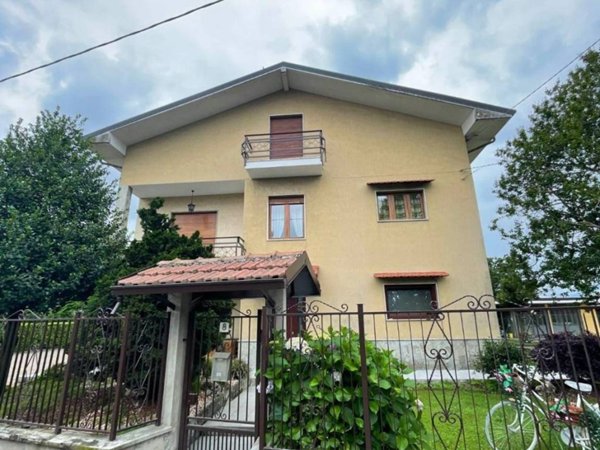 casa indipendente in vendita a Ciriè