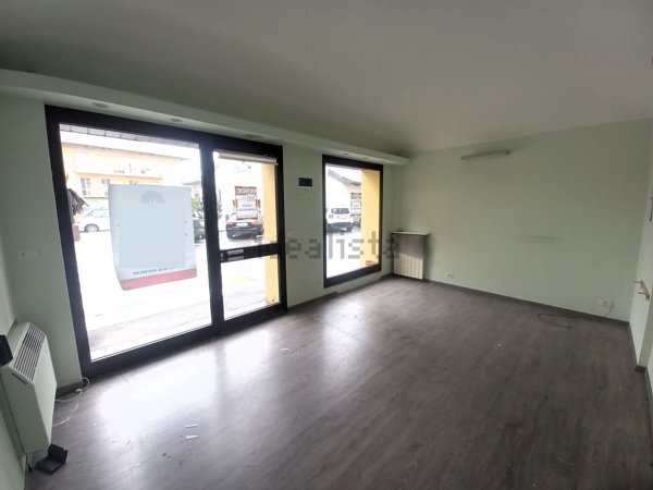 locale commerciale in vendita a Ciriè
