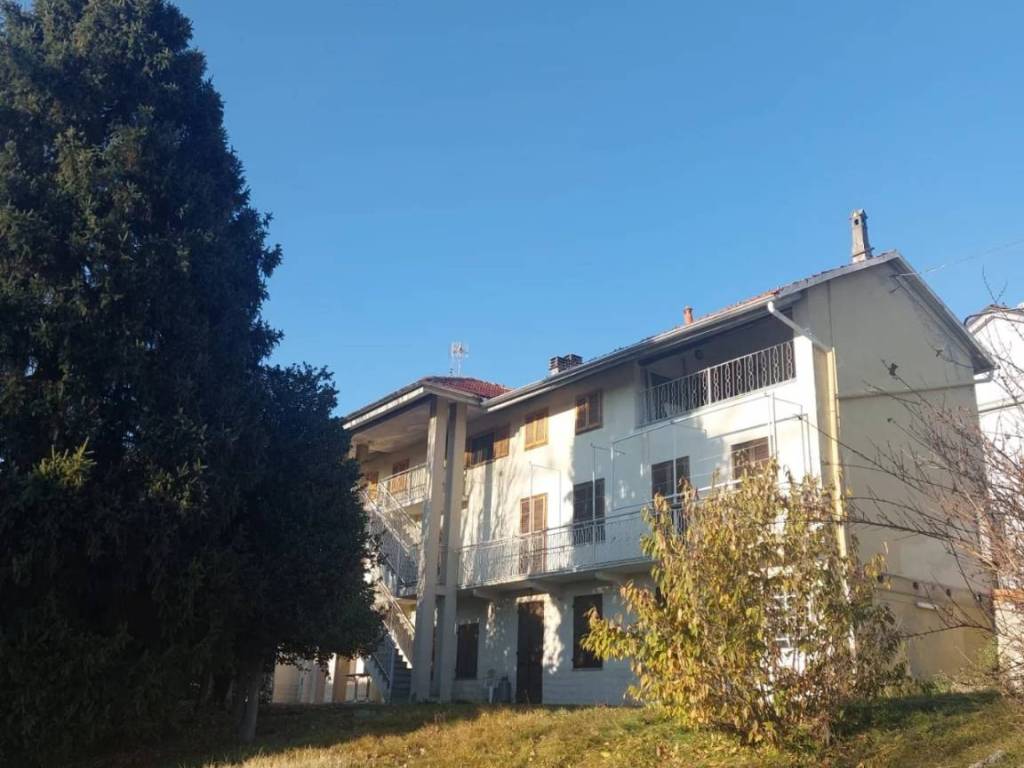 casa indipendente in vendita a Ciriè in zona Devesi