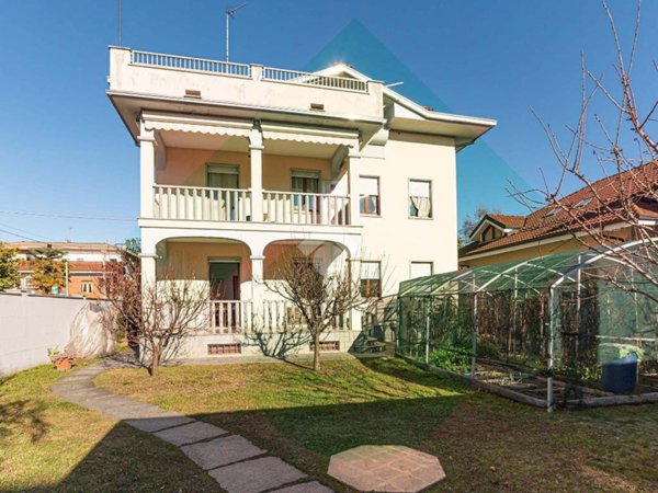 casa indipendente in vendita a Ciriè