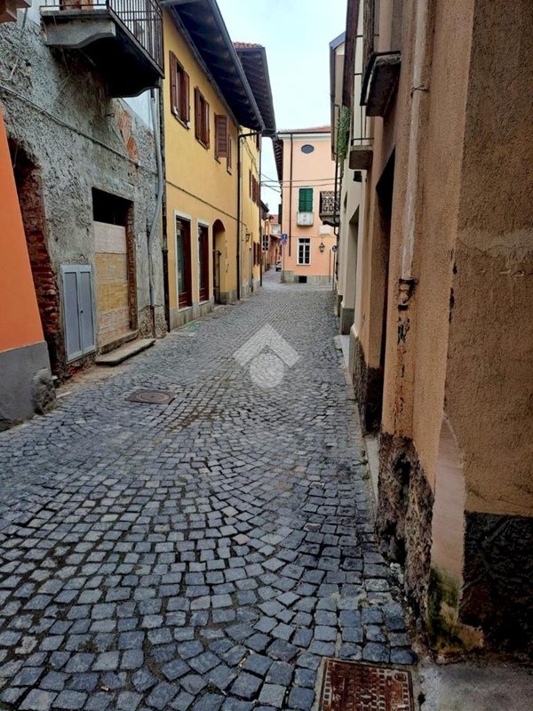 locale di sgombero in vendita a Ciriè