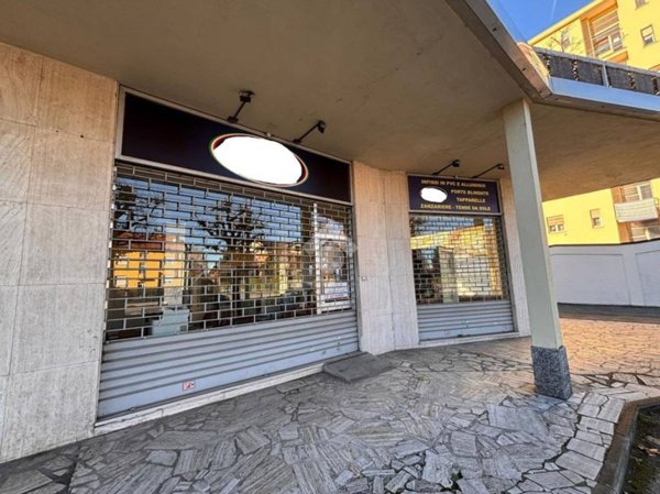 negozio in vendita a Ciriè