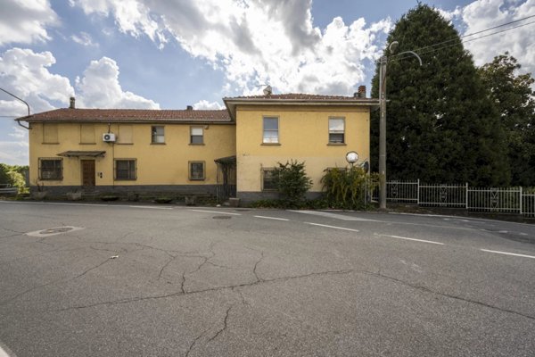 casa indipendente in vendita a Ciriè in zona Devesi