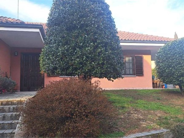 casa indipendente in vendita a Ciriè in zona Devesi