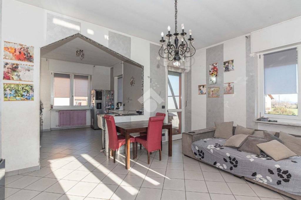 appartamento in vendita a Ciriè in zona Devesi