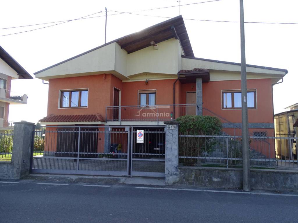 casa indipendente in vendita a Ciriè