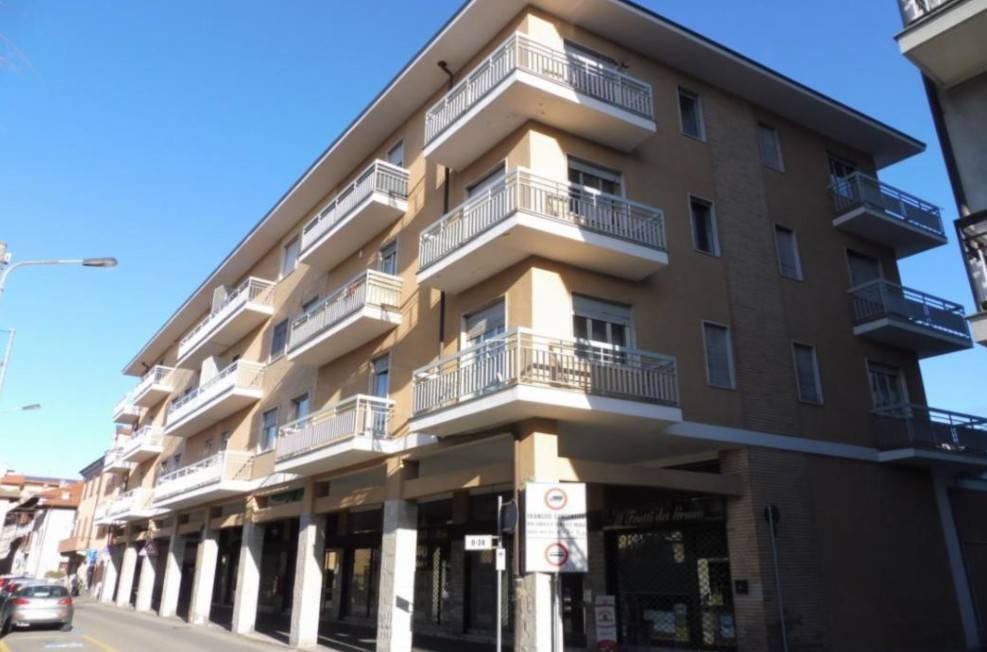 negozio in vendita a Ciriè