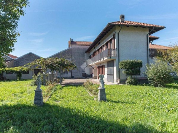 casa indipendente in vendita a Ciriè in zona Devesi