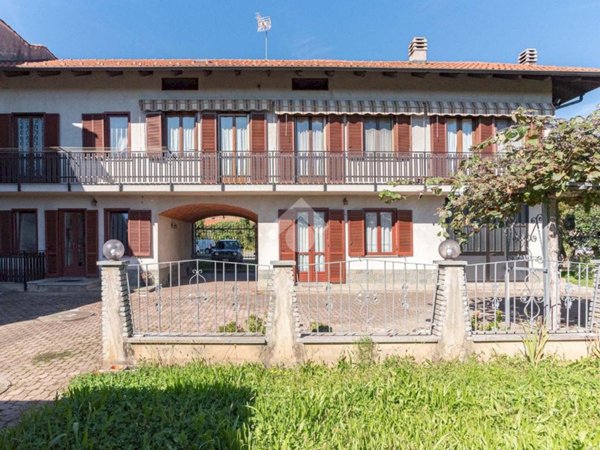 casa indipendente in vendita a Ciriè in zona Devesi
