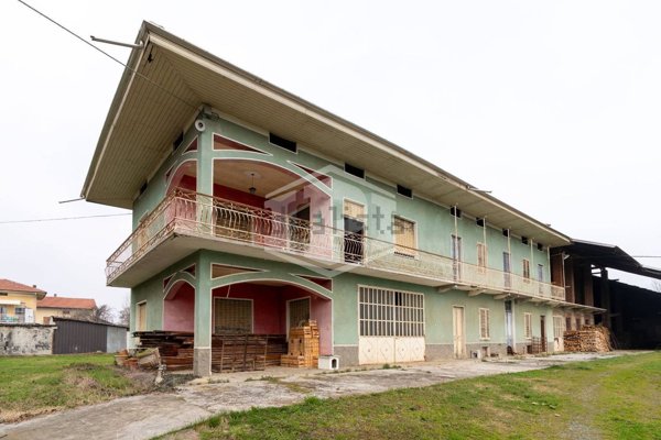 casale in vendita a Ciriè in zona Vastalla