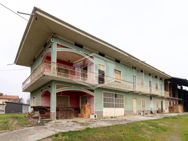 casale in vendita a Ciriè in zona Vastalla